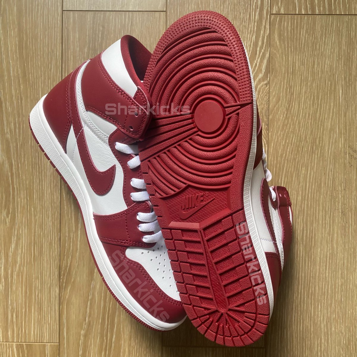 SharKicks1's tweet photo. Air Jordan 1 High OG Team Red
White/Team Red
DZ5485-160 https://t.co/v58BOfHrvc