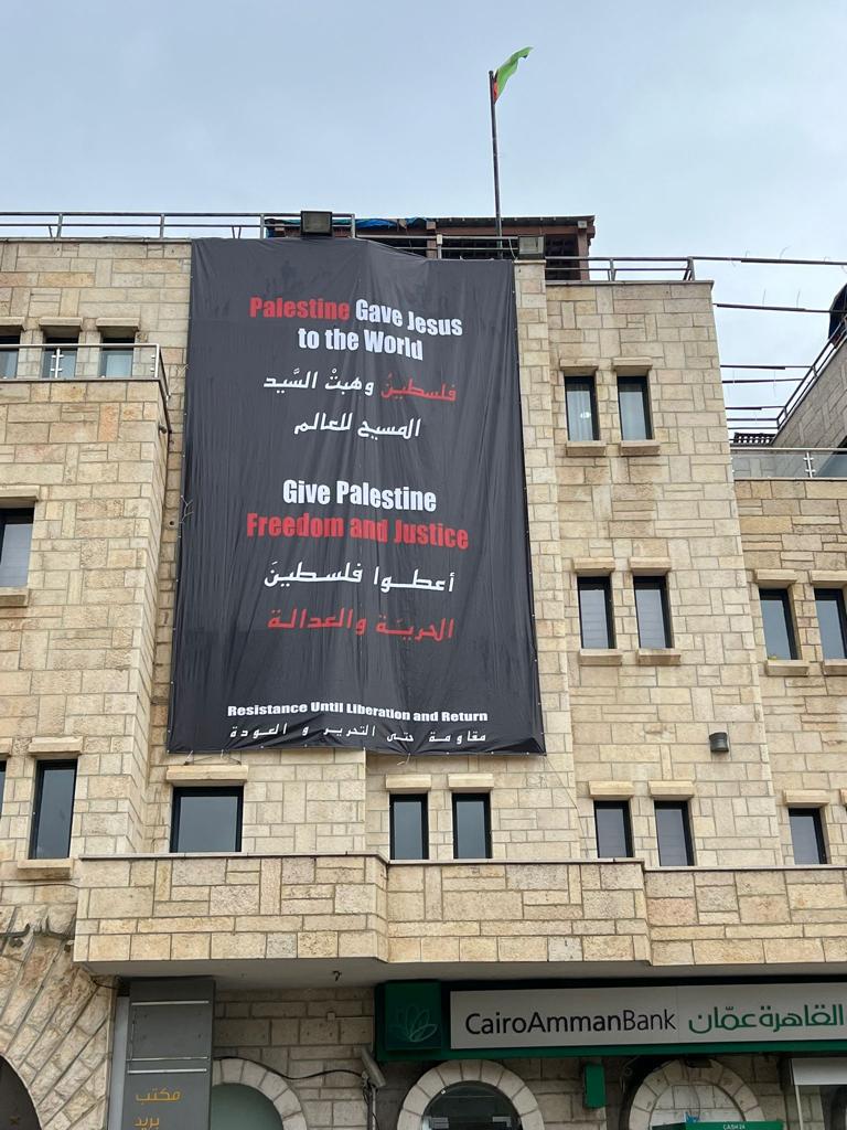 En Belén no hubo festividades navideñas.
Pero sí un nacimiento entre las ruinas de los bombardeos.