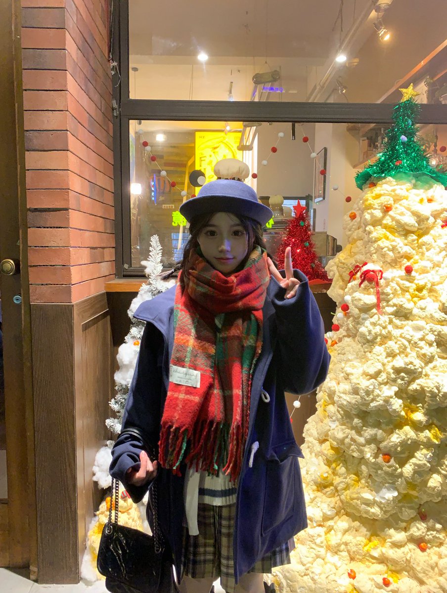 y71028's tweet photo. 圣诞节🎄 https://t.co/dcfDO8HnAB