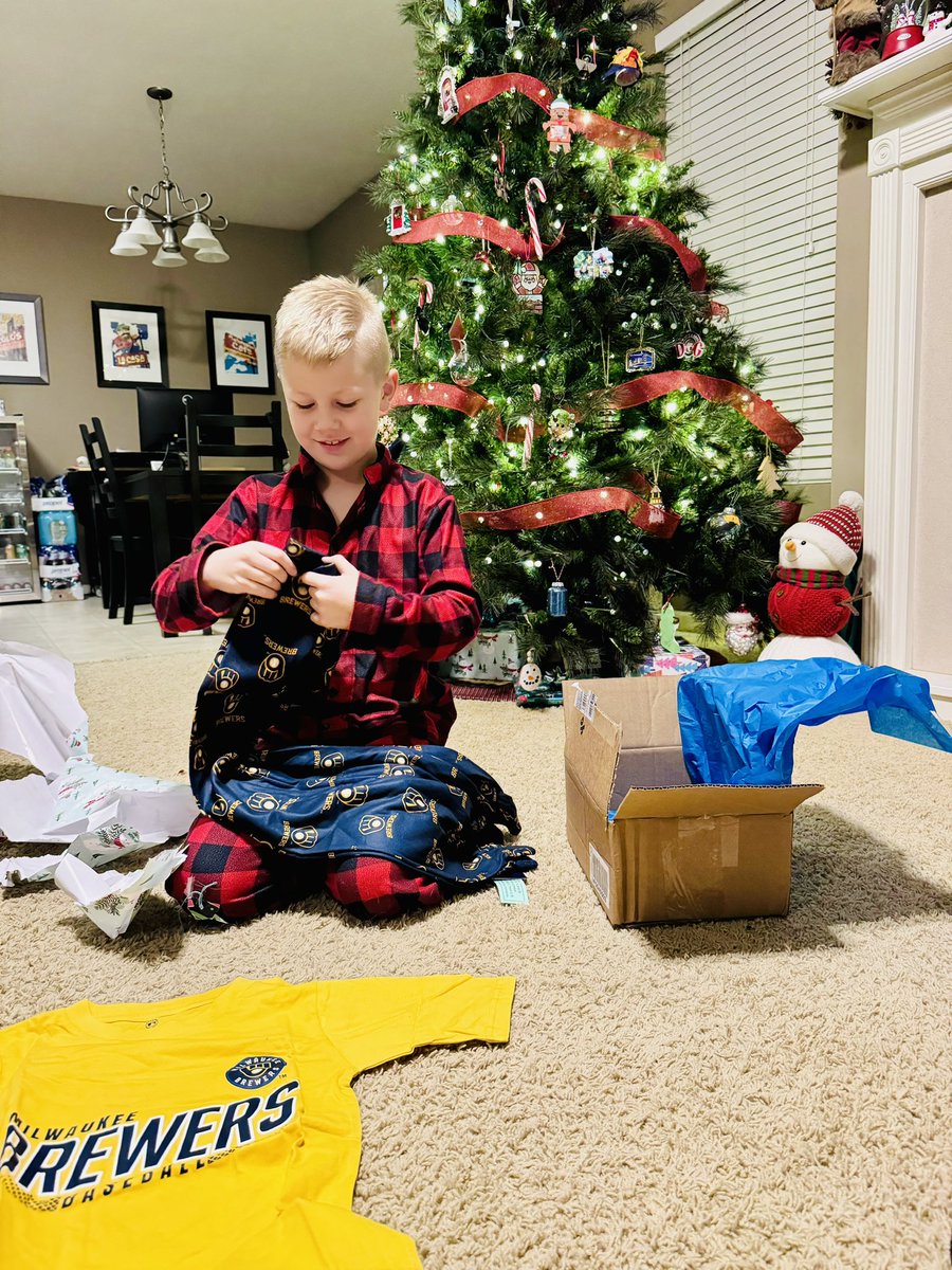 CUBlueJay's tweet photo. Nothing better than @Brewers gear for Christmas — including a Jackson Chourio prospect card in your stocking. #BrewCrew https://t.co/OCj0vAQPiP
