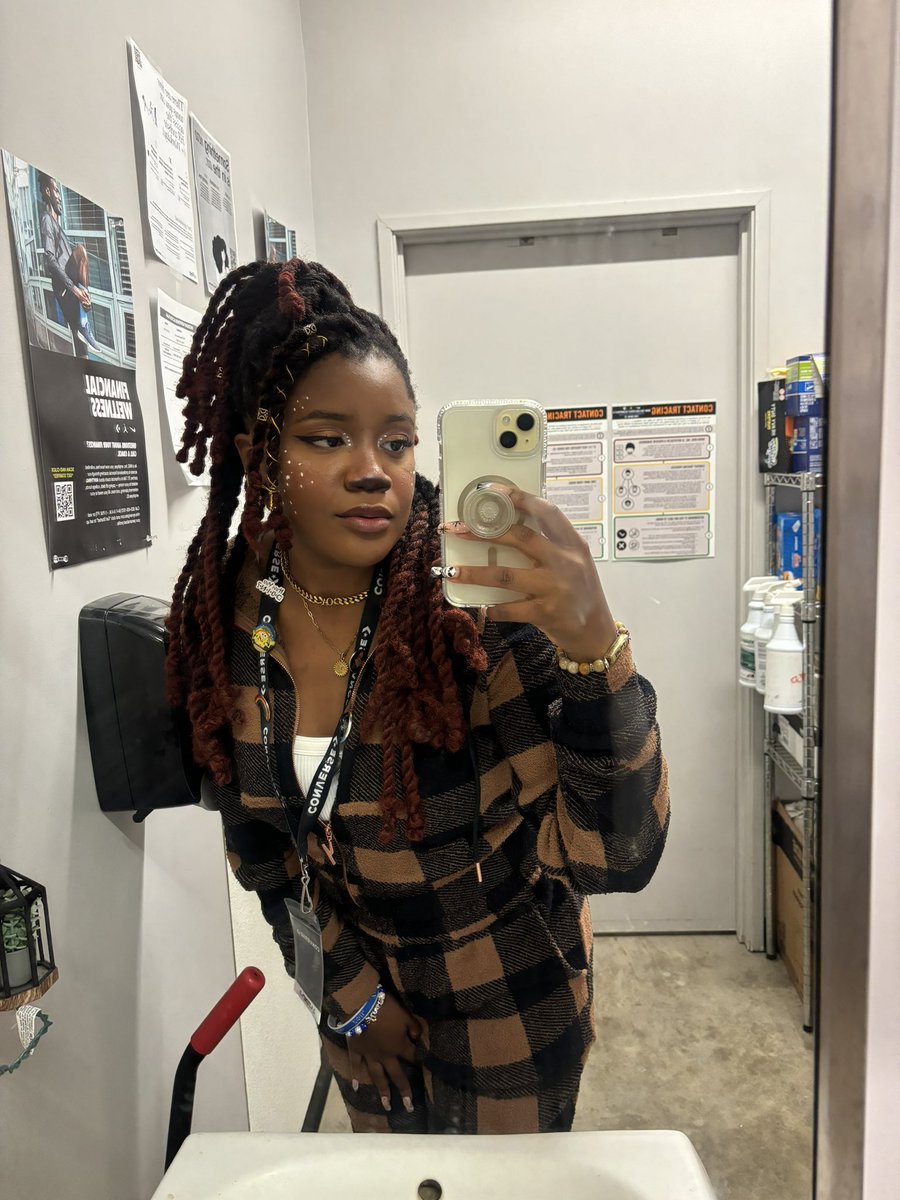 Merry Christmas from your fav reindeer playing her reindeer games 🤎✨🎄🫶🏾
