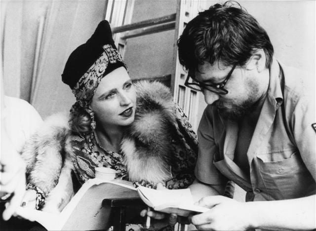 Director Rainer Werner Fassbinder and Hanna Schygulla on the set of 'Lili Marleen', (1981). 📣📽️🎬 #BehindTheScenes #FilmTwitter #ClassicMovies #TCMParty #BOTD #HannaSchygulla