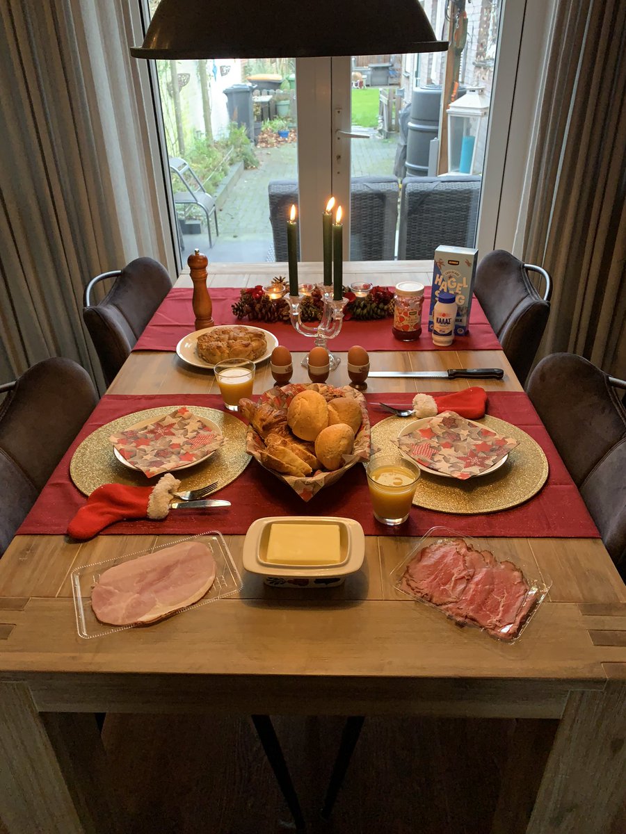 elfje1978's tweet photo. Fijn gezelschap en lekker eten. Feeling blessed met mijn man en onze doggie. ❤️🎄
#kerst #eerstekerstdag https://t.co/AkZVMGYYUn