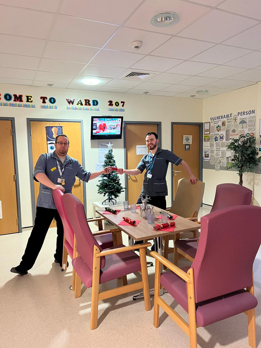 Set up for @207Uhdb patients who wanted a social Christmas Luncheon today. A lovely Christmas meal then putting the world to rights with a brew #Christmas #NHS #TeamUHDB