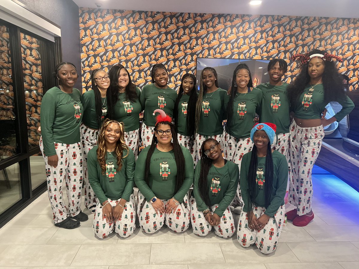 DAVIS HIGH SCHOOL CHEER tweet media