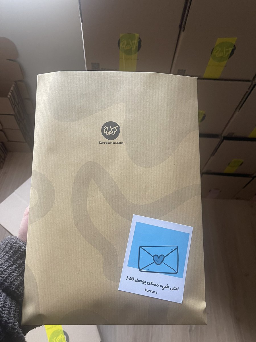 kurrasa_sa's tweet photo. تغليف المفكرة المجاني يوصل لك ب ظرف بني و عليه عبارة تحفيزية للبدأ في استخدام المنظم  وتقدر تضيف عبارة من عندك برسوم بسيطة او التغليف الثاني يعتبر ك تغليف هدية و تقدر تضيف فيه الرسمة الي تختارها مع العبارة المناسبة✨ https://t.co/ZwJSVRAqWr