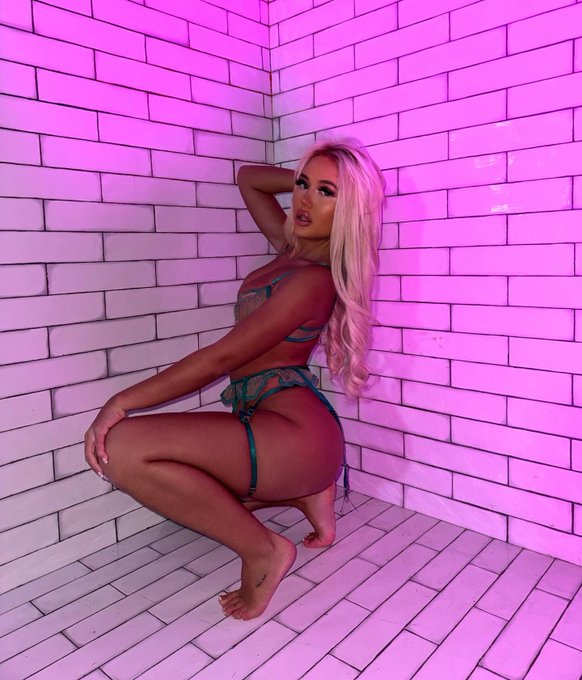 All I want for Christmas is a creampie https://t.co/1RNhi9kK4v