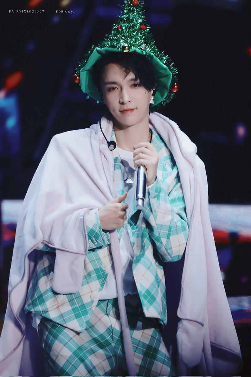 Bell_Onnicha's tweet photo. 🎰 BINGO FOR LAY @layzhang D25

Merry Christmas🎄 

💜#Layzhang #lay #yixing #อี้ชิง 
#BinGoForLAY https://t.co/UKnsmxhFqD