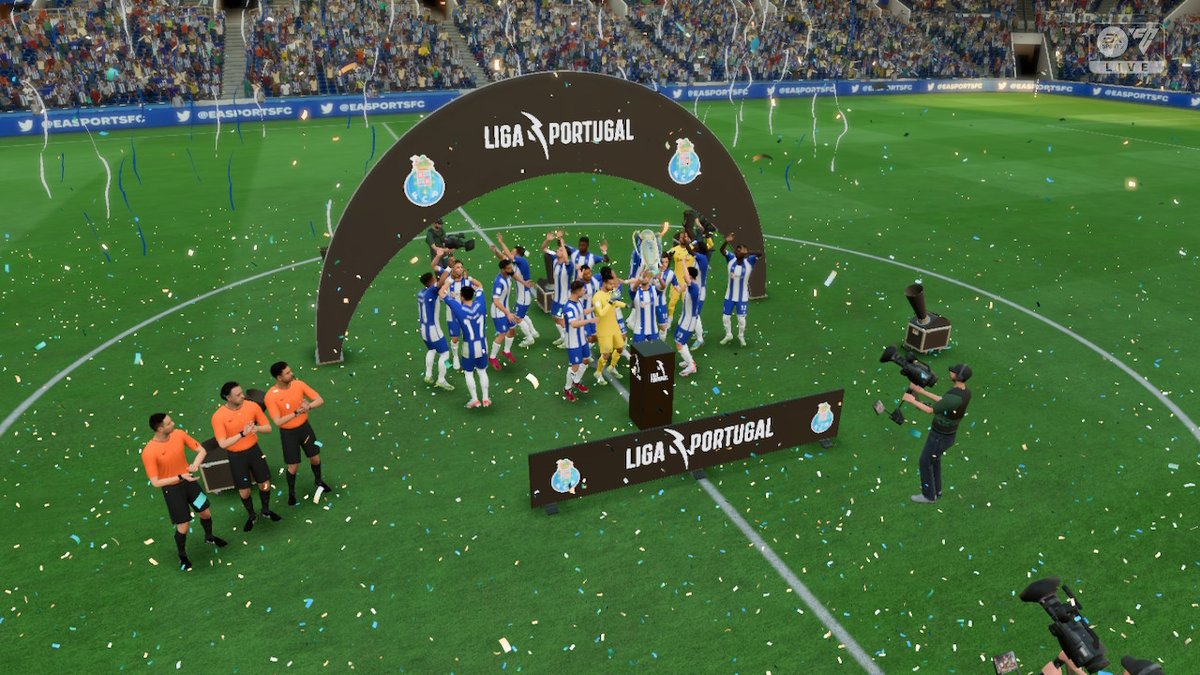 1602Isaac's tweet photo. Resultados
Modo carrera con el FC Porto. 💙
Objetivos:
- Ganar la Liga de Portugal. ✅
- Llegar a  semifinales de Champions. 💔(cuartos) 
- Por cada 2 fichajes que se hagan 1 tendrá que ser portugués o brasileño.✅ 
-  Ganar la Taca de Portugal.💔(subcampeón) https://t.co/QNEJPEv1Pm