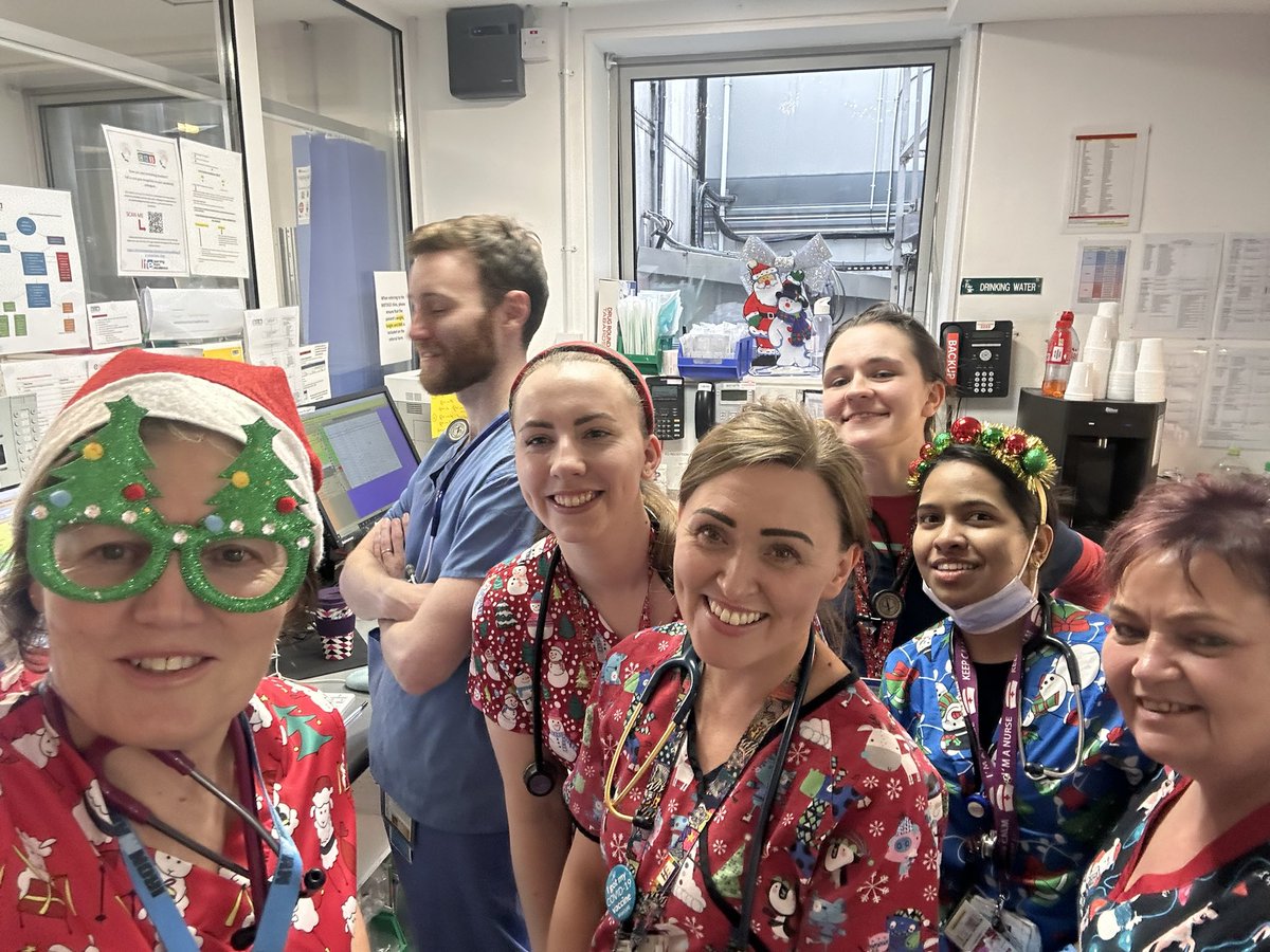 Such a lovely atmosphere in <a href="/CHI_Ireland/">Children's Health Ireland</a> today with the ‘A’team 😂😂😂 <a href="/TempleStreetHos/">CHI at Temple Street</a> Emergency 🚨 Department 🤶🎄🎅🎄🎄🧑‍🎄