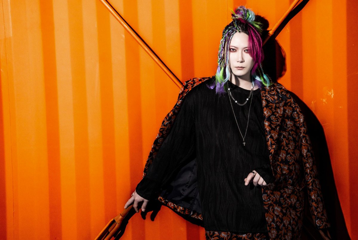ARAKI (あらき) - [有頂天] (Live-клип)
vk.com/wall-26788782_…

#jrock #visualkei #ARAKI