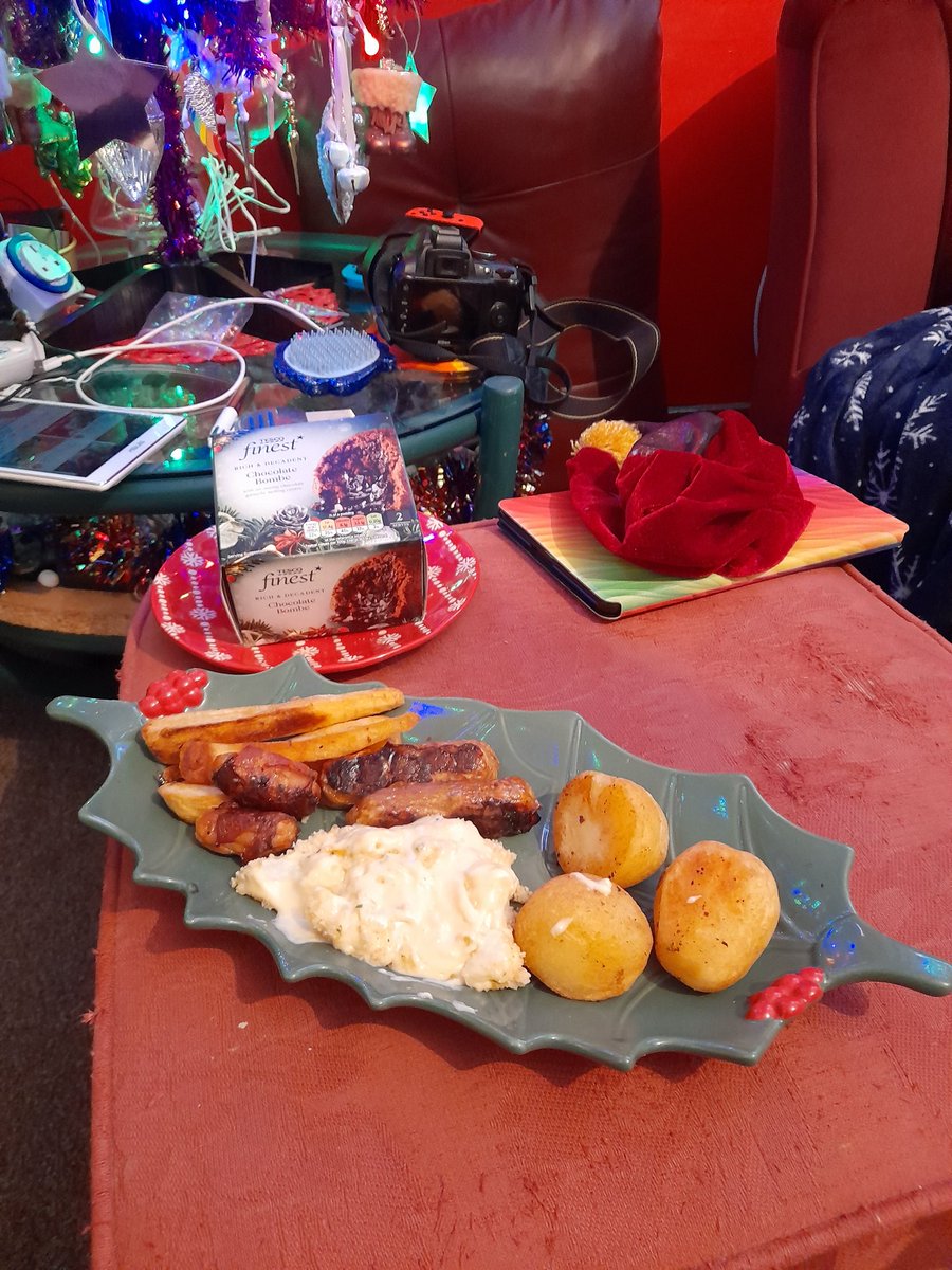 drtempledragon's tweet photo. #JoinIn the parts of Christmas Dinner I actually like. https://t.co/wvEUANWSAT