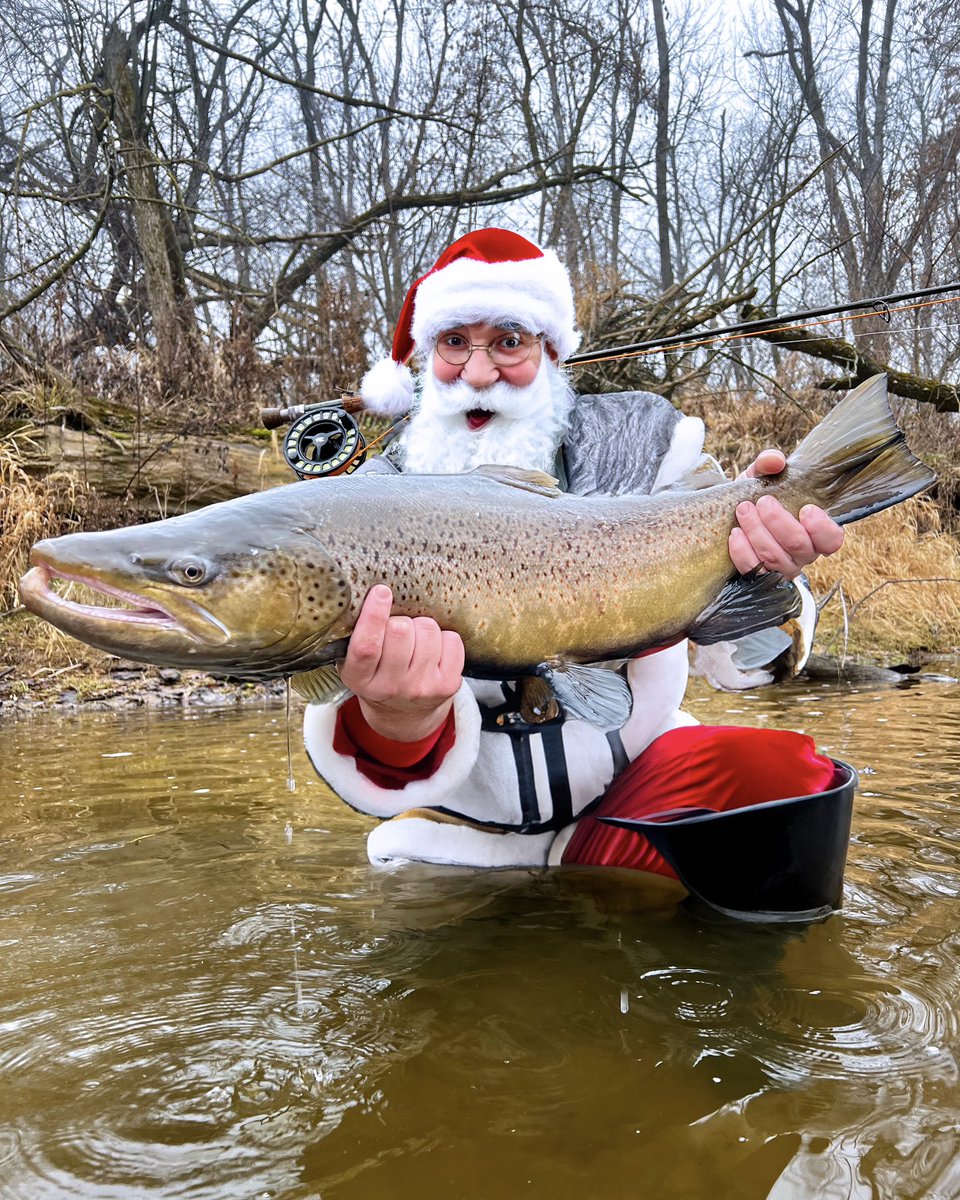 TroutRoutes's tweet photo. Merry Christmas from the TroutRoutes team! 

Here’s a live look at Santa already getting into vacation mode with a big lake run brown trout. 

Keep your eyes peeled for more information on migratory maps coming in 2024. https://t.co/xliW2TG91G