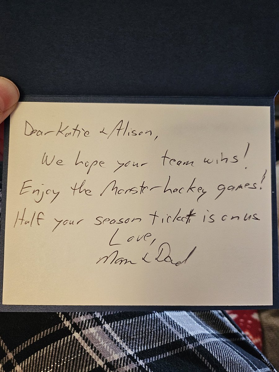 aleoconn's tweet photo. A super generous Christmas gift from my in-laws! #fearthedepths
@monstershockey https://t.co/zoJ2jUkkLf