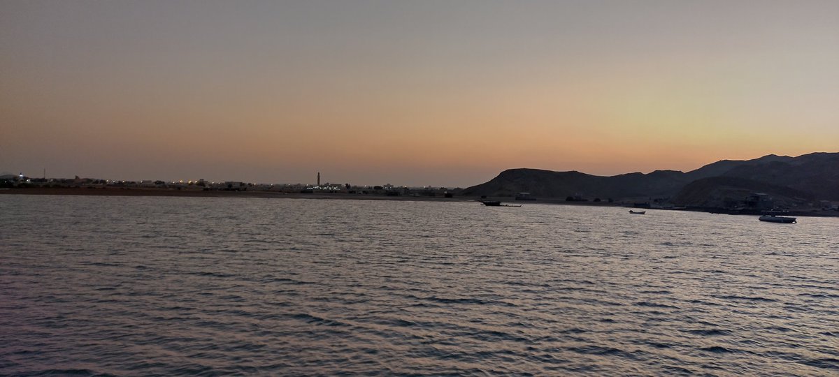 لقطة لحظات غروب الشمس في خور جراما .من تصويري في ملتقى جنوب الشرقية