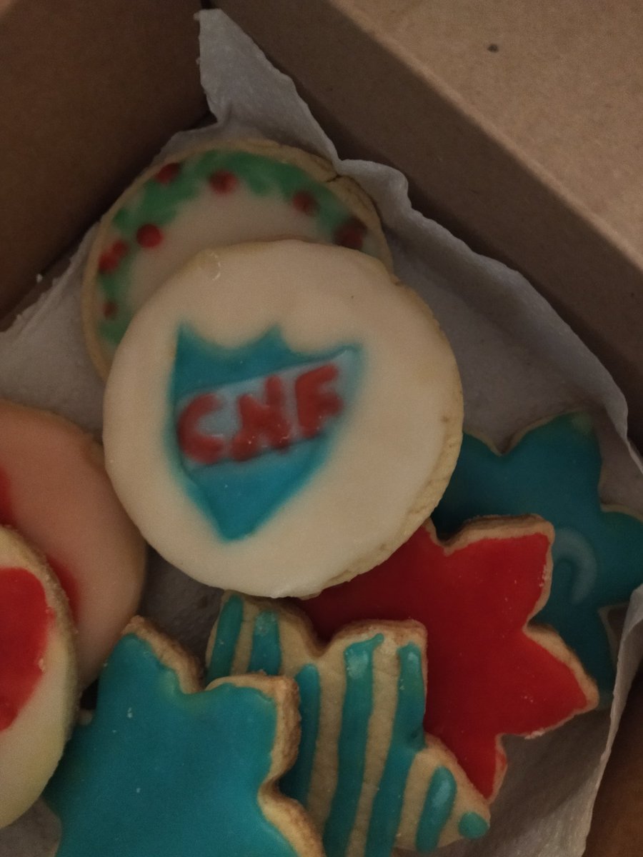 El mejor regalo navideño que recibí, me lo hizo mí sobrina querida, cookies hechas por ella (deliciosas) y una especialmente personalizada para mí Nacional Nacional! Feliz Navidad para todos mis amigos twitteros (o Xceros 🤷)
