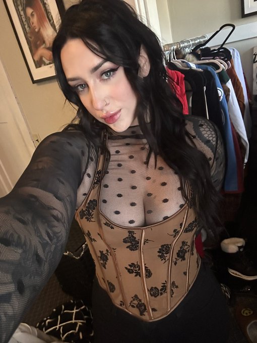 Watch Hannah Hedon's leaked NSFW photo on TwXstars