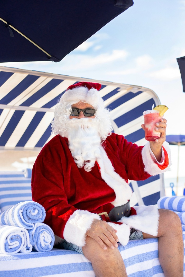 Santa has arrived in paradise ✨🌴

Merry Christmas from Naples Grande! Don’t miss today’s festivities, from Santa sightings, hot chocolate, Christmas dinner and more 🎁