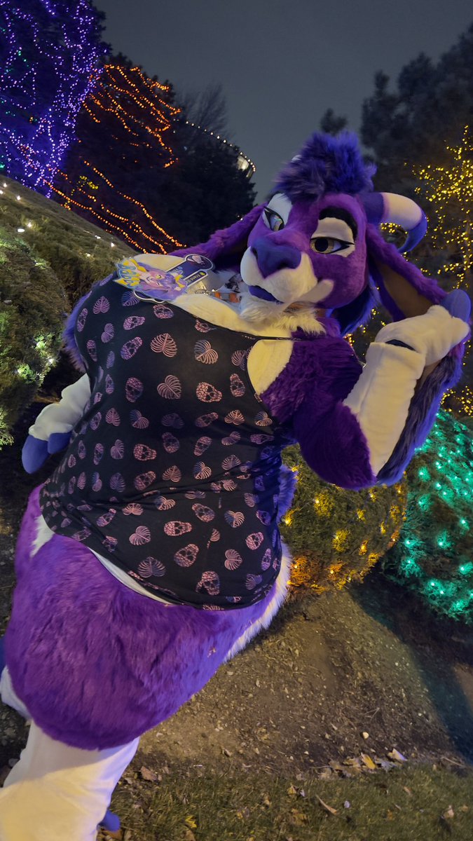 Merry Christmas sweet pea 💜💜💜 
Thank you for all the well wishes and messages. 

I hope you all are having a good time with your friends or family and relax today. You deserve it and so much more.
