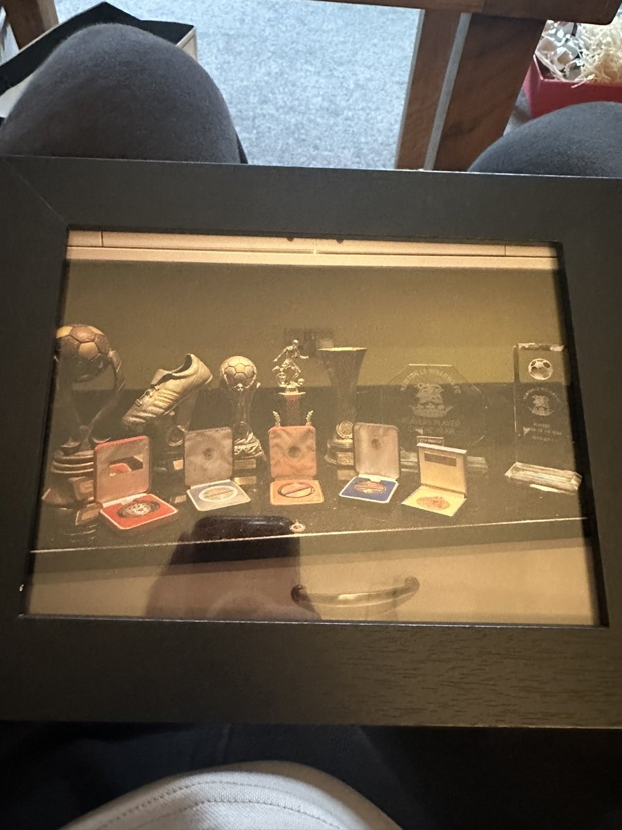 KyleFreeman95's tweet photo. Wouldn’t be Christmas without the tweet, fantastic haul this year as per! Do not ask about the fact my mum has 1) taken a photo of my football trophies I won as a kid or 2) the fact she’s framed that photo and gifted it to me…

Impressive. 🎁 https://t.co/rVhIXsYMxO