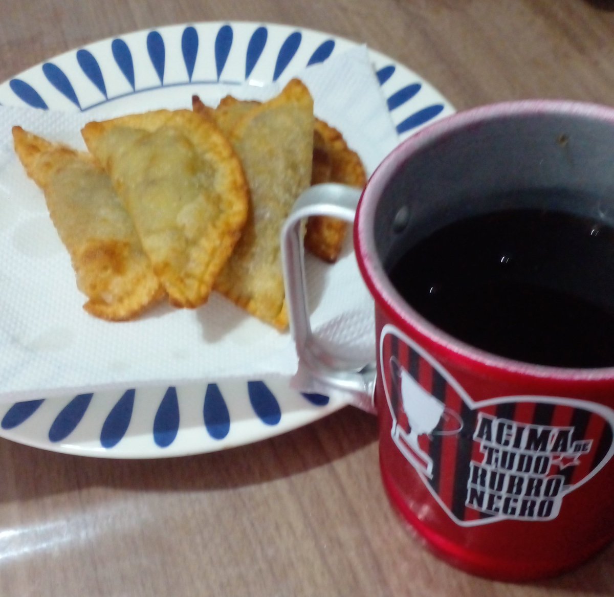 vanuci2112crf's tweet photo. Nos pequenos pastéis estão os melhores recheios hou hou houb😁😋😋😋
#FlaPastel https://t.co/gjzsxDlamL