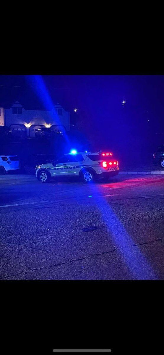 At 0055 hrs Spencer First Responders responded to a serious motor vehicle accident at Paxton and Thompson Pond Roads. (CMLEC) is doing the accident reconstruction, The Worcester District Attorney Office is involved in this investigation facebook.com/spencerpolice?…