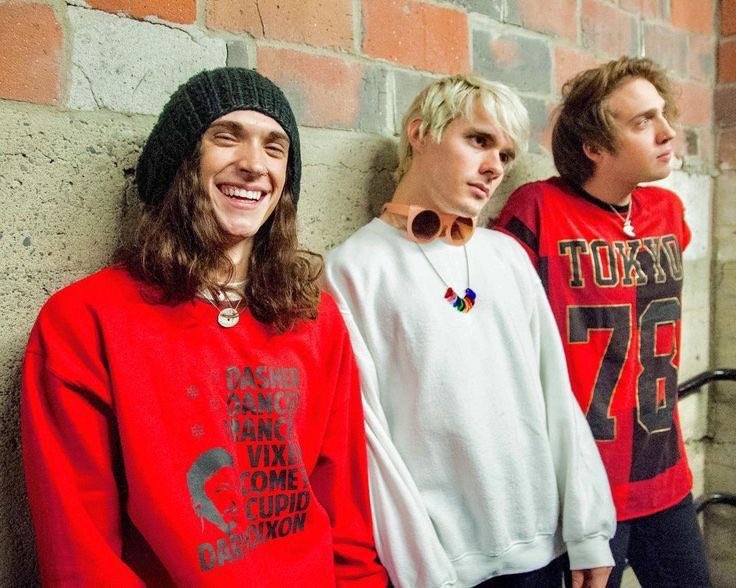thinkerawsten's tweet photo. merry christmas to those who celebrate!!! https://t.co/75AmjSfYpi