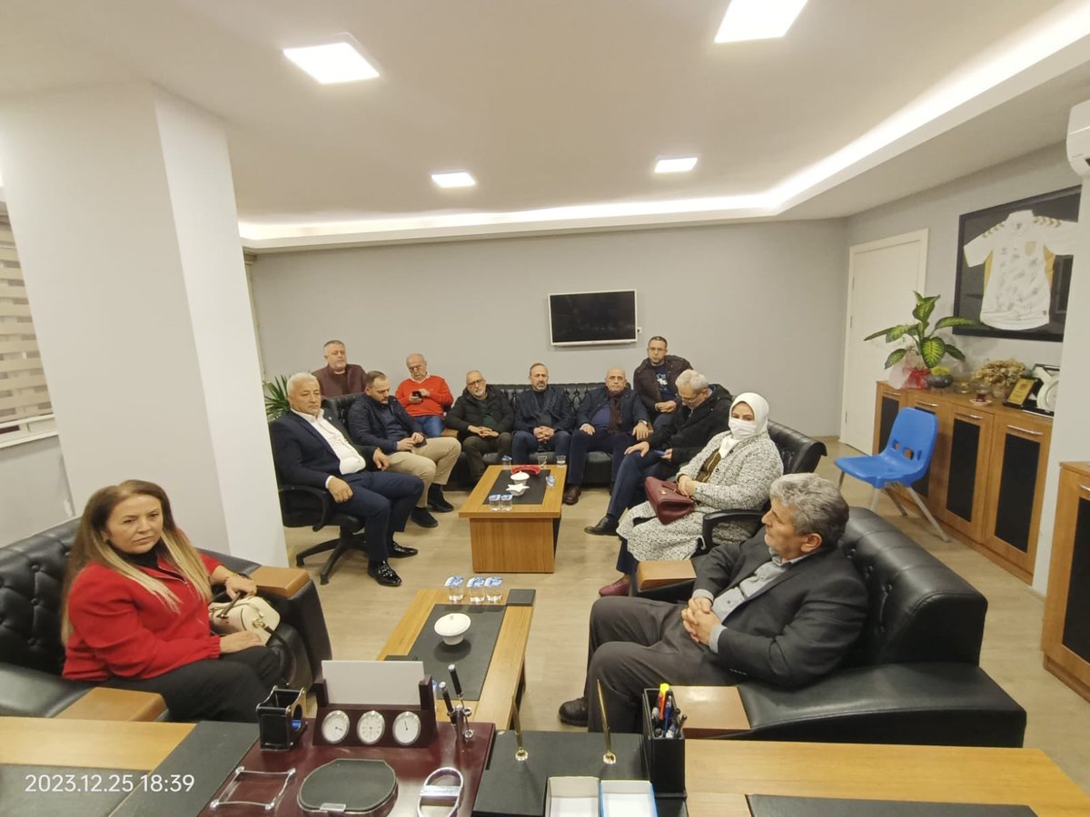 HASANAKSOY55's tweet photo. Olağan İl yönetim ve divan kurulu toplantımızı gerçekleştirdik .Yaklaşan yerel seçimlerle ilgili değerlendirmelerde bulunduk.İlk günkü azim ve kararlılıkla çalışmaya devam .
#HürVeMüstakil
#RotamızNetPusulamızMillet https://t.co/9O51NsKZUK