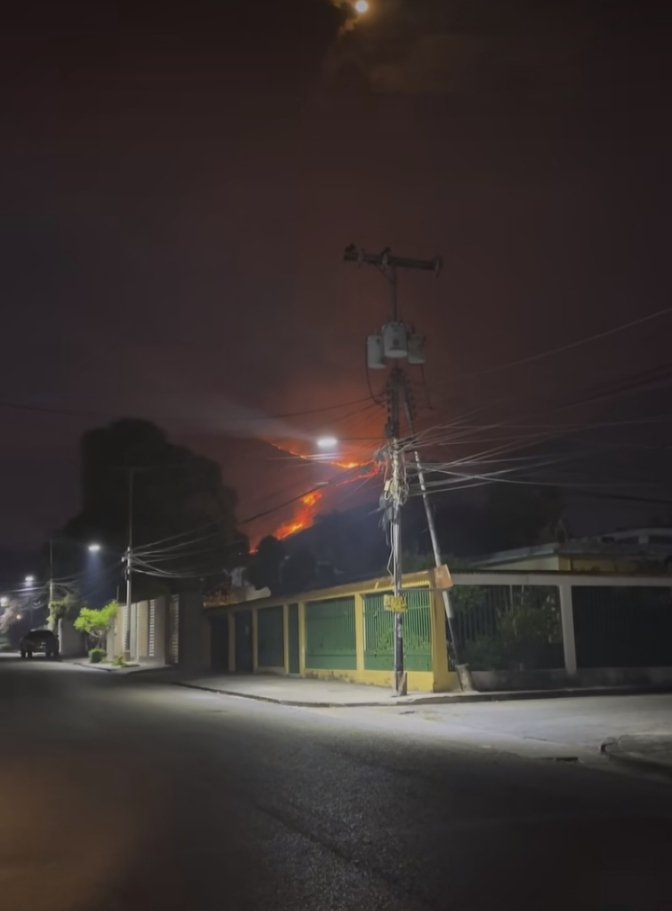 RUTH2404's tweet photo. @negromangueraa Anoche ardía el llamas el Henry Pittier, en Maracay el calor y en sol es inclemente https://t.co/jS5V2X1J6v