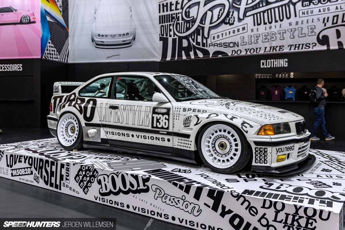 meddidocc's tweet photo. Im #Herzen ein kleiner, neugieriger autoverliebter Junge, dieses Ich hab ich nie verloren: es kam ein #BMW E36 Turbo Kraemo Maßstab 1:8, erstmal mehr negativen Sturz eingestellt, hehe😜 ...#Cartuning #JPPerformance #MiniChamps #BavarianLegend
https://t.co/PlXobngyNP https://t.co/TlfgjSKUNM