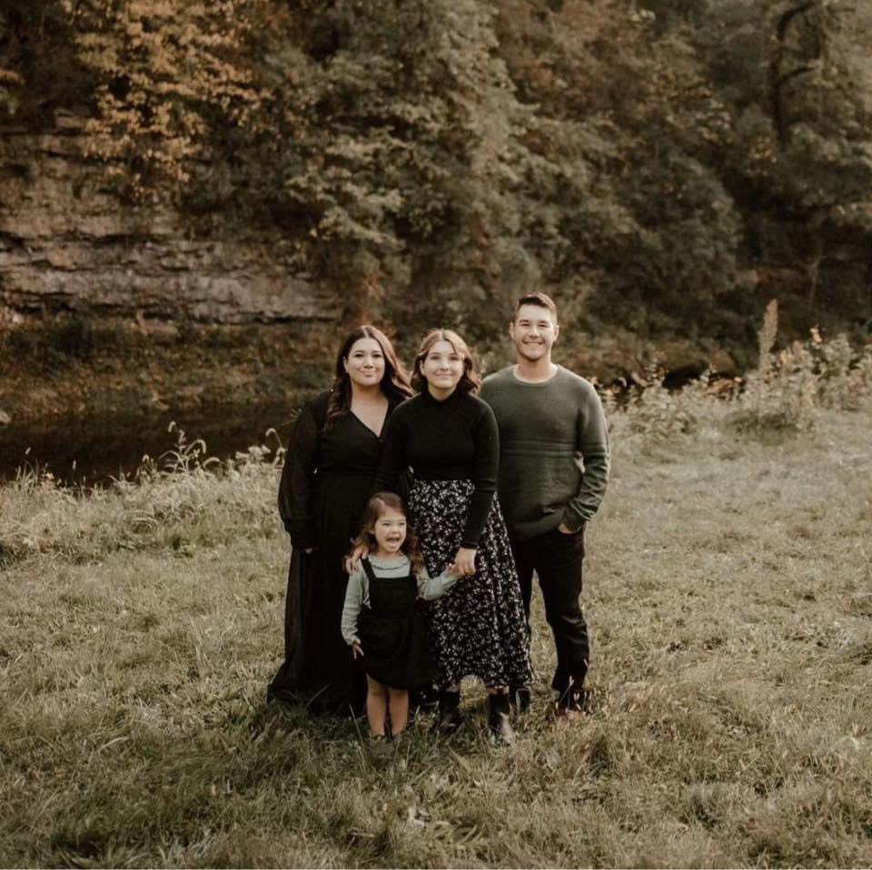 LeadingEdge_QCA's tweet photo. Merry Christmas from our family to yours! Always thankful this time of year for all the amazing relationships we have with this great Sports Community far and wide! #LEFamily https://t.co/M2x9dVCWfS