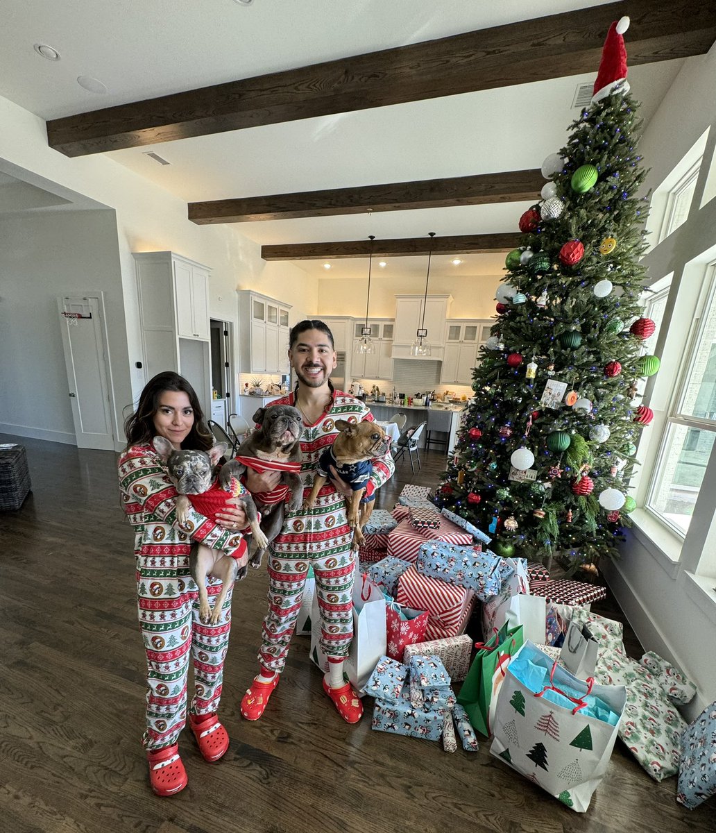 Castro1021 tweet media