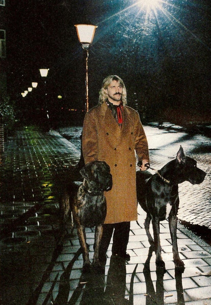 Luucie1's tweet photo. Who Let the Dogs Out ? (🎄🌟1993) https://t.co/BrZftTWb94