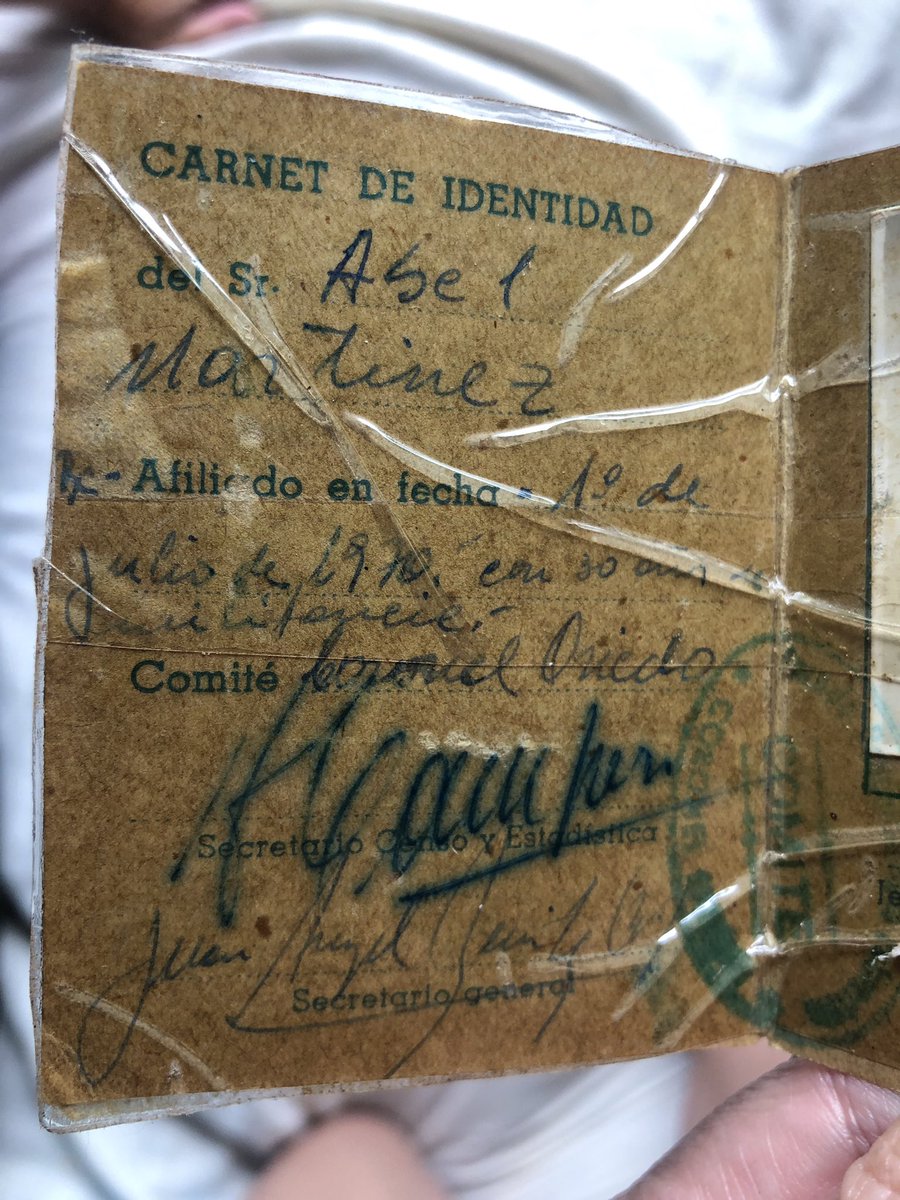 Ayer en lo de abuela encontré esta reliquia <a href="/febrerizarno/">Vamo a FEBRERIZARNO' Militante Febrerista.</a> el carnet de mi bisabuelo, un hombre que donó materiales para la construcción de una escuela rural, solamente siento orgullo