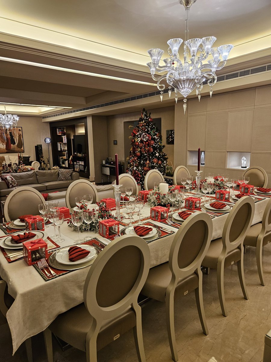 elissakh's tweet photo. I love Christmas season 🎄 
My annual  Christmas dinner🙏 https://t.co/FamqaII7jY