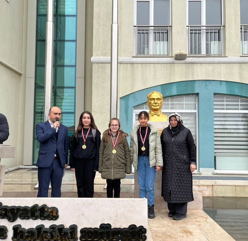 SehitKiz's tweet photo. Öğrencilerimizi, ailelerini ve emeği geçen öğretmenlerimizi tebrik ediyoruz. https://t.co/dJ73JwS8ny