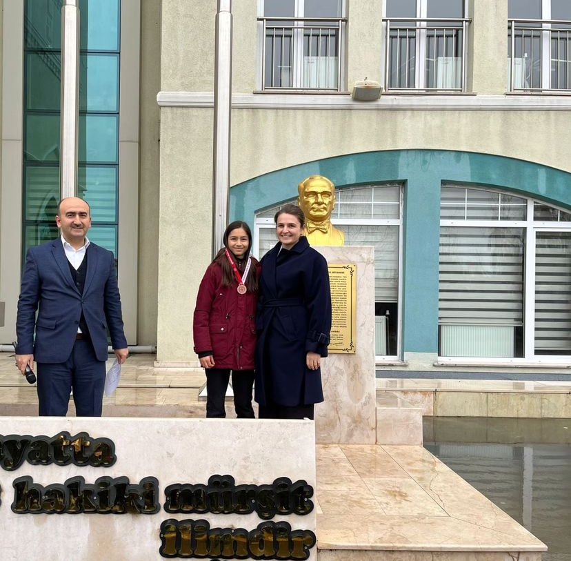 SehitKiz's tweet photo. Öğrencilerimizi, ailelerini ve emeği geçen öğretmenlerimizi tebrik ediyoruz. https://t.co/dJ73JwS8ny