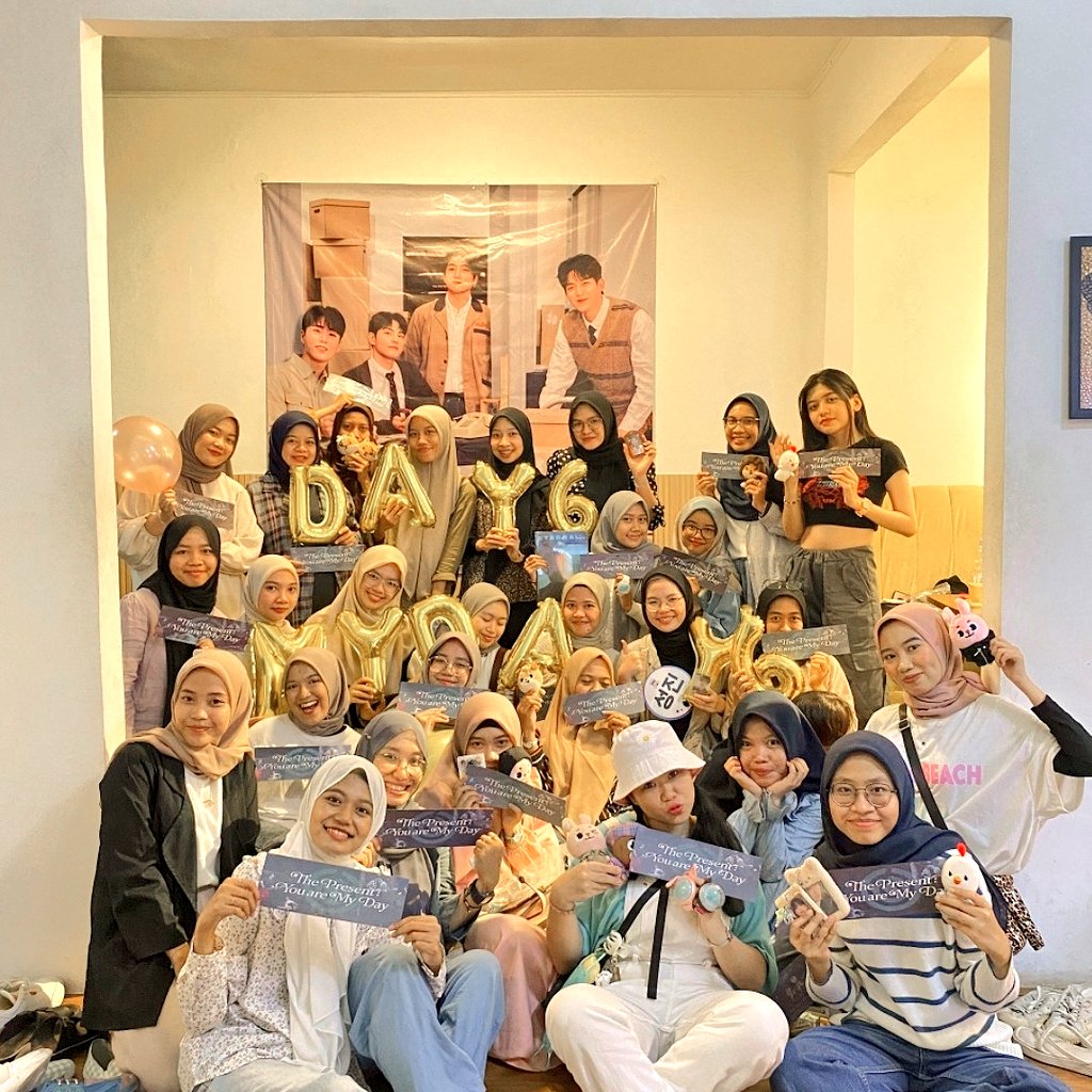 MyDayLampung's tweet photo. Terima kasih untuk para myday lampung yang sudah meramaikan acara nobar The Present: You Are My Day!!!🧡🧡

Every moment's gonna be my best part
24 Desember 2023🍀🐘
@day6official https://t.co/9PLk8jPe6w