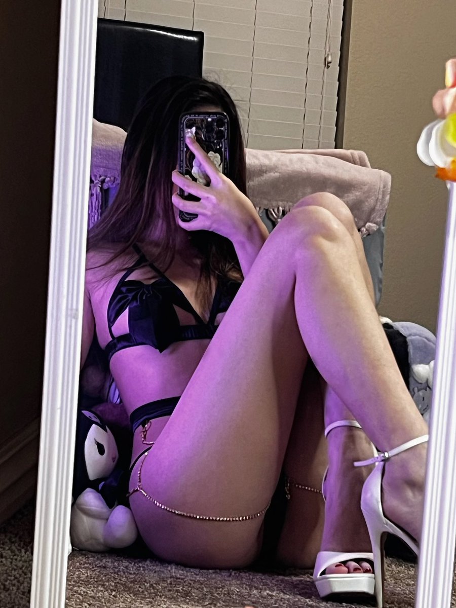 JessyTheKitsune's tweet photo. Merry Christmas #nsfwtw 
Can I sit on your lap and tell you what I want for Christmas?🎄😵‍💫

#nsfw_acc #nsfwacc #nsfwtwtfr #asian https://t.co/yZJamFd5uC