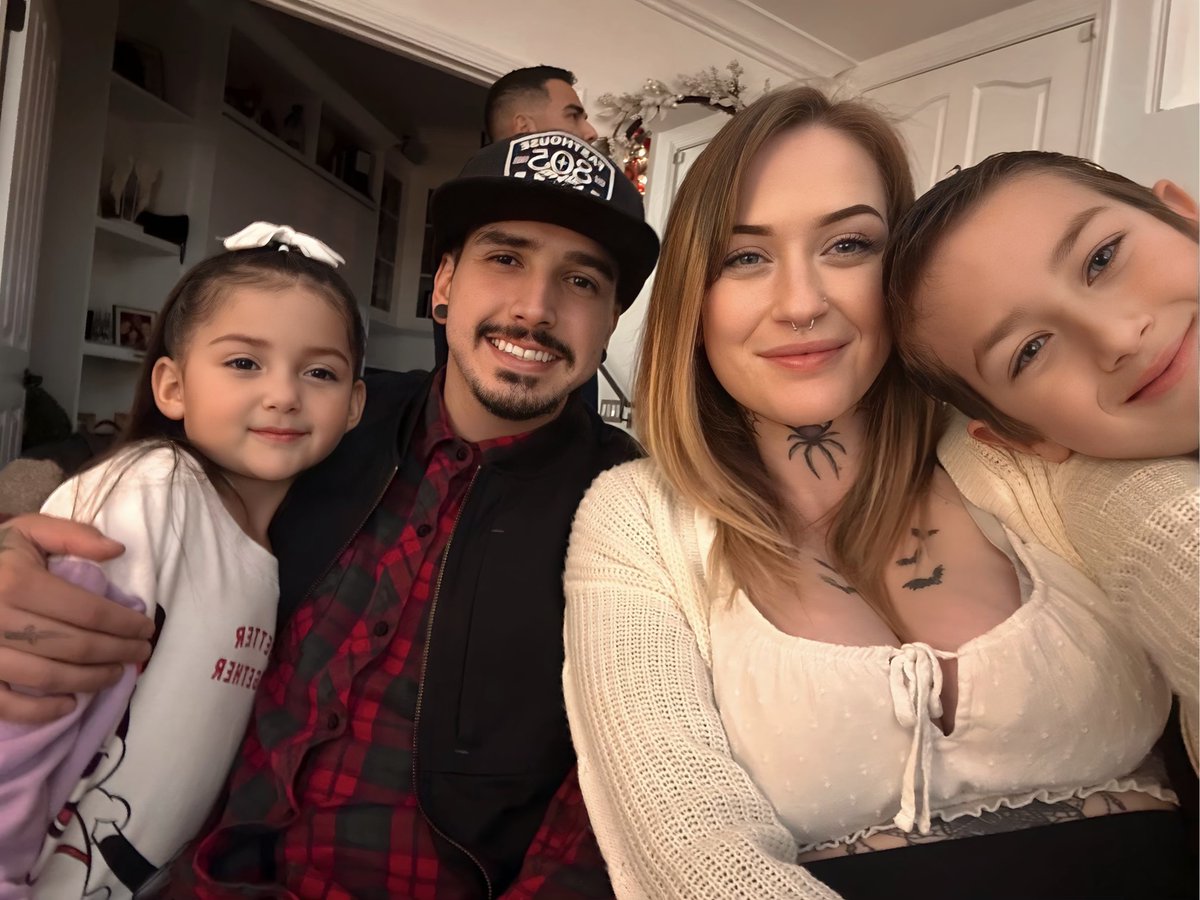 OfficialStarr08's tweet photo. I really manifested this life , with the most amazing person 🤍 https://t.co/SglQVloEsy
