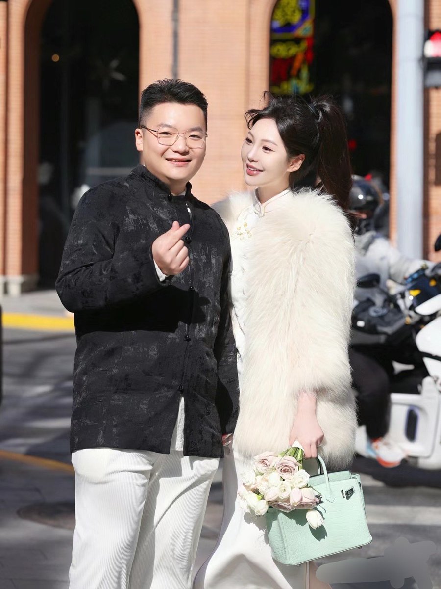 LeChen86287's tweet photo. 初见于19岁，24岁领证啦❣️|||在今年最冷的一天 在我最爱的十二月，囍 2023.12.21 ♥️ 持证上岗。
我就是插在牛粪上的一朵残败的鲜花。
本来我就是水性杨花，人尽可夫的公共厕所。
和无脑的富二代领证也就是给他戴绿帽。
我的目标是万人斩！！ https://t.co/nGSq6HZ2eV