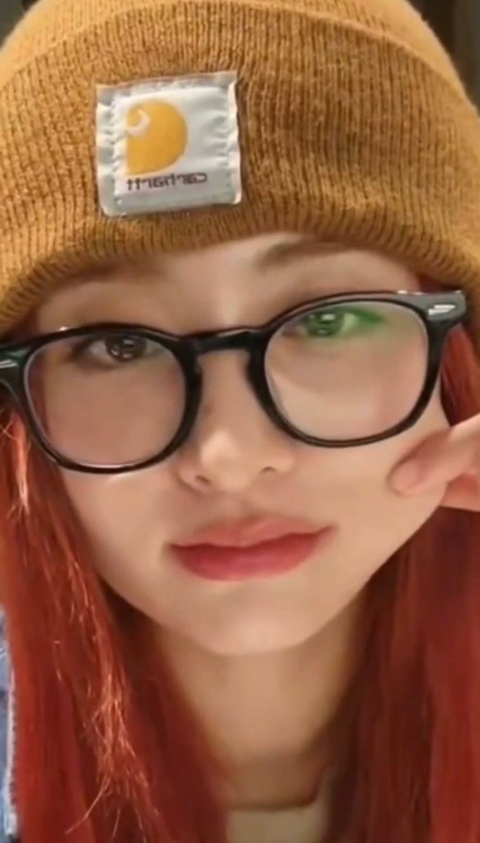 hyeincorp's tweet photo. MY BROTHERS FRIEND GOT THE SAME HAT YUNJIN WEARS IM SOBBING https://t.co/cIG2Xr4l4M