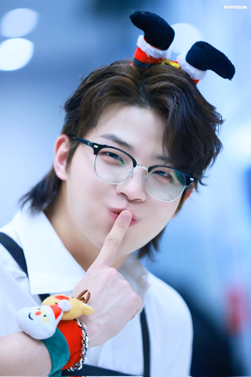 231225 🎄
세상에서 최고로 기여운 산타는 바로 우리 곰돌이🧸

#손준형 #SONJUNHYUNG #JUNHYUNG 
#GHOST9 #고스트나인