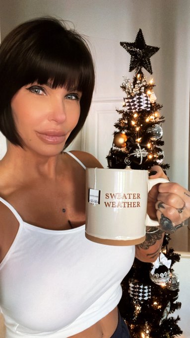 Merry Christmas to you ALL!! I hope your day is filled with magical moments &amp; a happy heart. ✨🫶🏼✨ LOVE<a href="/tag/hydrowrower"class="tags"><span>#hydrowrower</span></a>