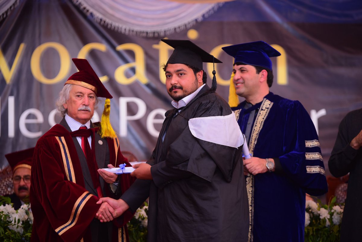muxt14's tweet photo. Alhamdulillah 
It's a great and immense pleasure for me that I received the Degree of Masters in Political science. dedicate this to my Late Father and my Mother.

Moments of gratitude &amp; blessings 🕊️ 
#Convocation_2023🎓
#ICUP #8thconvocation https://t.co/lCZxsG0FyZ