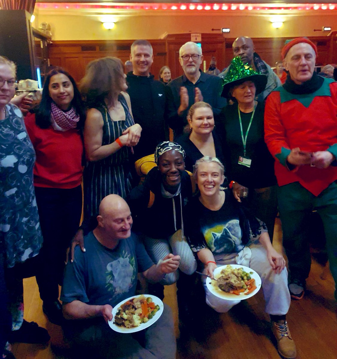 A wonderful day at Islington Town Hall with @streetskitchen supporting people who are homeless. Thank you to all those working over the festive period, to foodbank volunteers, and to unpaid carers looking after their loved ones. Wishing everyone a Happy Christmas!