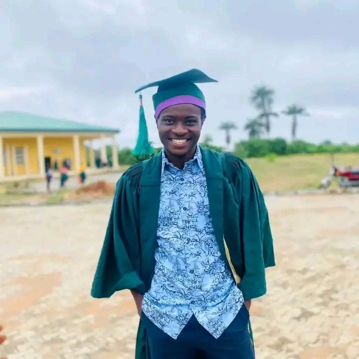 daniel_oriloye's tweet photo. @PoojaMedia 1. Bagged my 1st degree B.A (Ed) English Language
2. Certified as a professional teacher (TRCN)
3. Attended Pooja Media master class. #poojamediamasterclass
4. Traveled to Uyo, Akwa ibom State for the Maiden NLO Cup. https://t.co/YeKwdL4wO7
