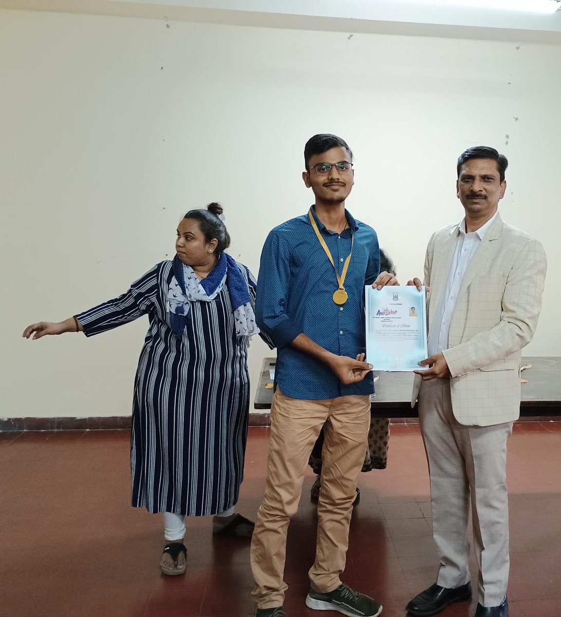🏆 Exciting news! 🌿 MR Om Yadav, MSc 1 Botany at RJ College, clinched the gold medal at the intercollegiate research festival Avishkar. 🥇 Now gearing up for the state-level inter-university competition! 🌐📚 #ProudMoment #ResearchExcellence #RJCollegeSuccess