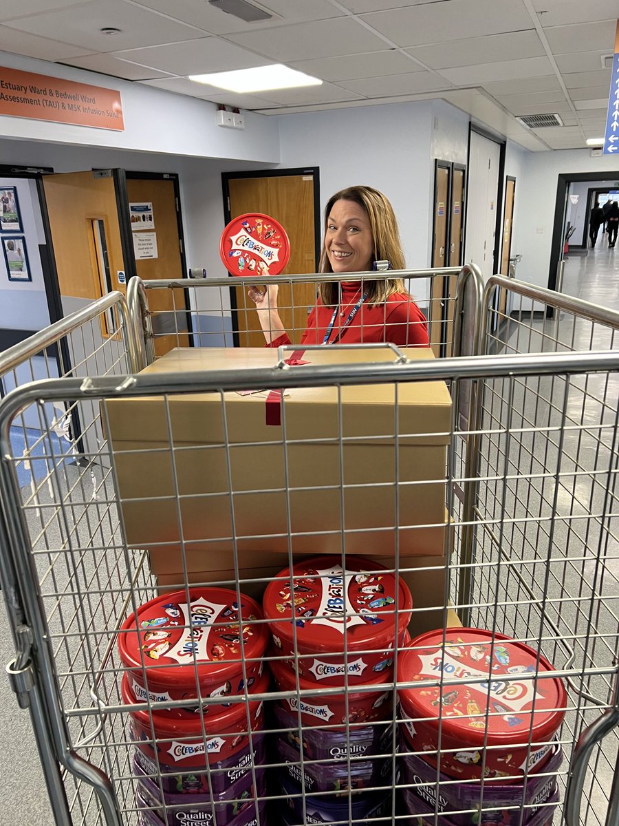 More chocolate deliveries today at Southend hospital, for all the staff working on Christmas Day. Thank you ⁦@MSEHospCharity⁩ for all you do for our staff and patients. Happy Christmas all🎅🏻🎄🎅🏻⁦@MSEHospCharity⁩ ⁦@DianeSarkar⁩ ⁦⁦