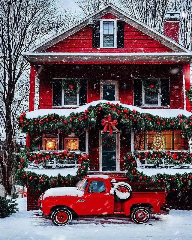 cosypixie's tweet photo. 𝑆𝑎𝑛𝑡𝑎 𝐶𝑙𝑎𝑢𝑠 𝑖𝑠 𝑐𝑜𝑚𝑖𝑛' 𝑡𝑜 𝑡𝑜𝑤𝑛 🎅🏻 https://t.co/xl1WeONL0Y
